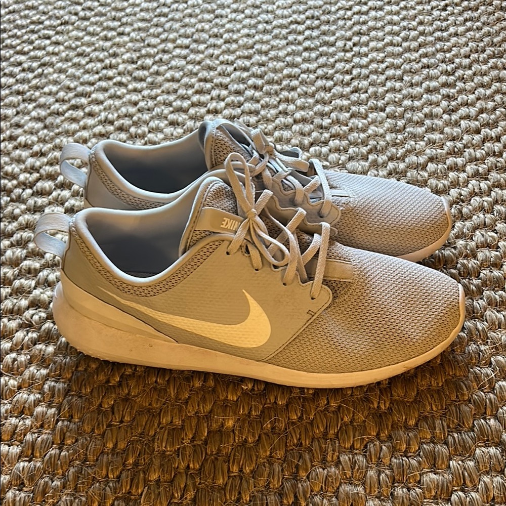 Men’s Nike size 12 golf shoes